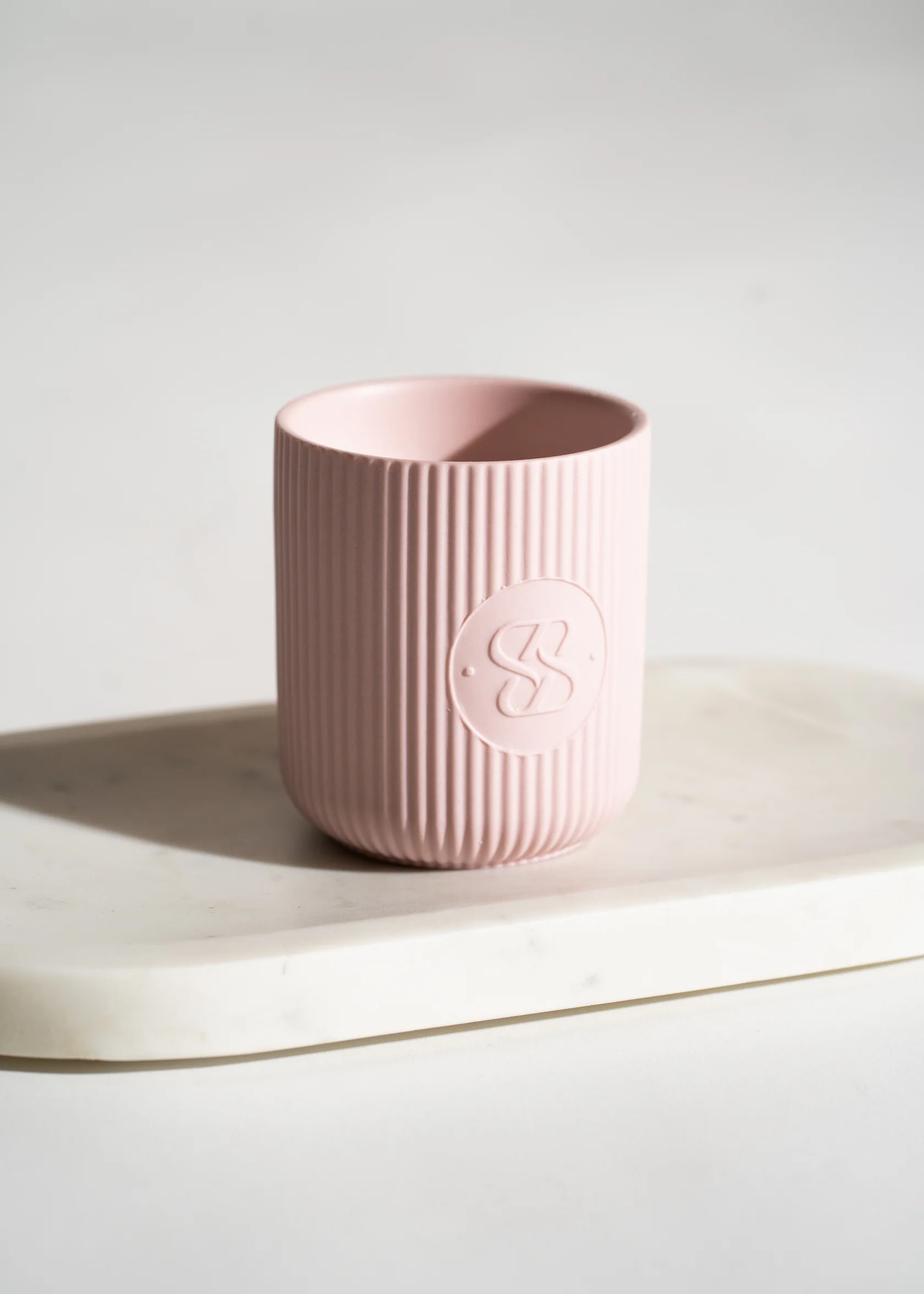 SCENTED CERAMIC CANDLE | PINK | SWEET AMBER